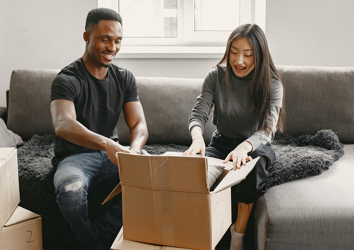couple-moving-home